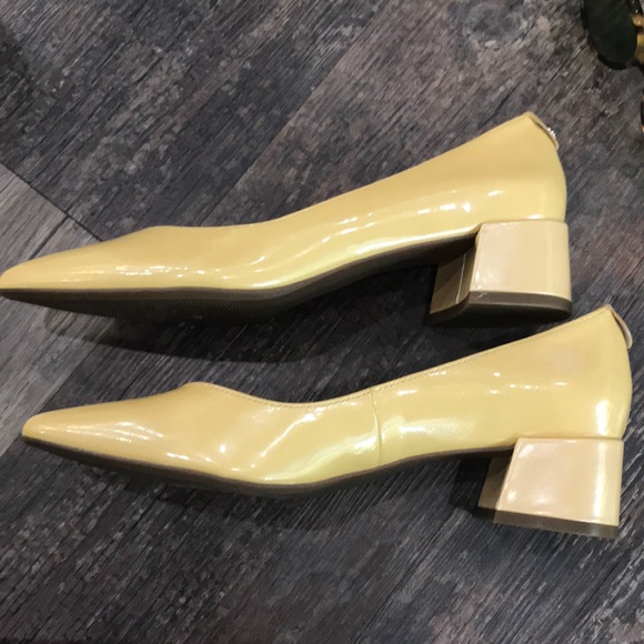 Anne Klein Aknorwood Butter Cream Pumps - Picture 7 of 12